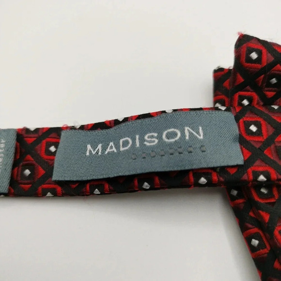Madison Men's Silk Bow Tie Adjustable Closure Red Black Geometric Square - Picture 3 of 8